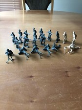 Lot Of Plastic Army Men - Green  Tan