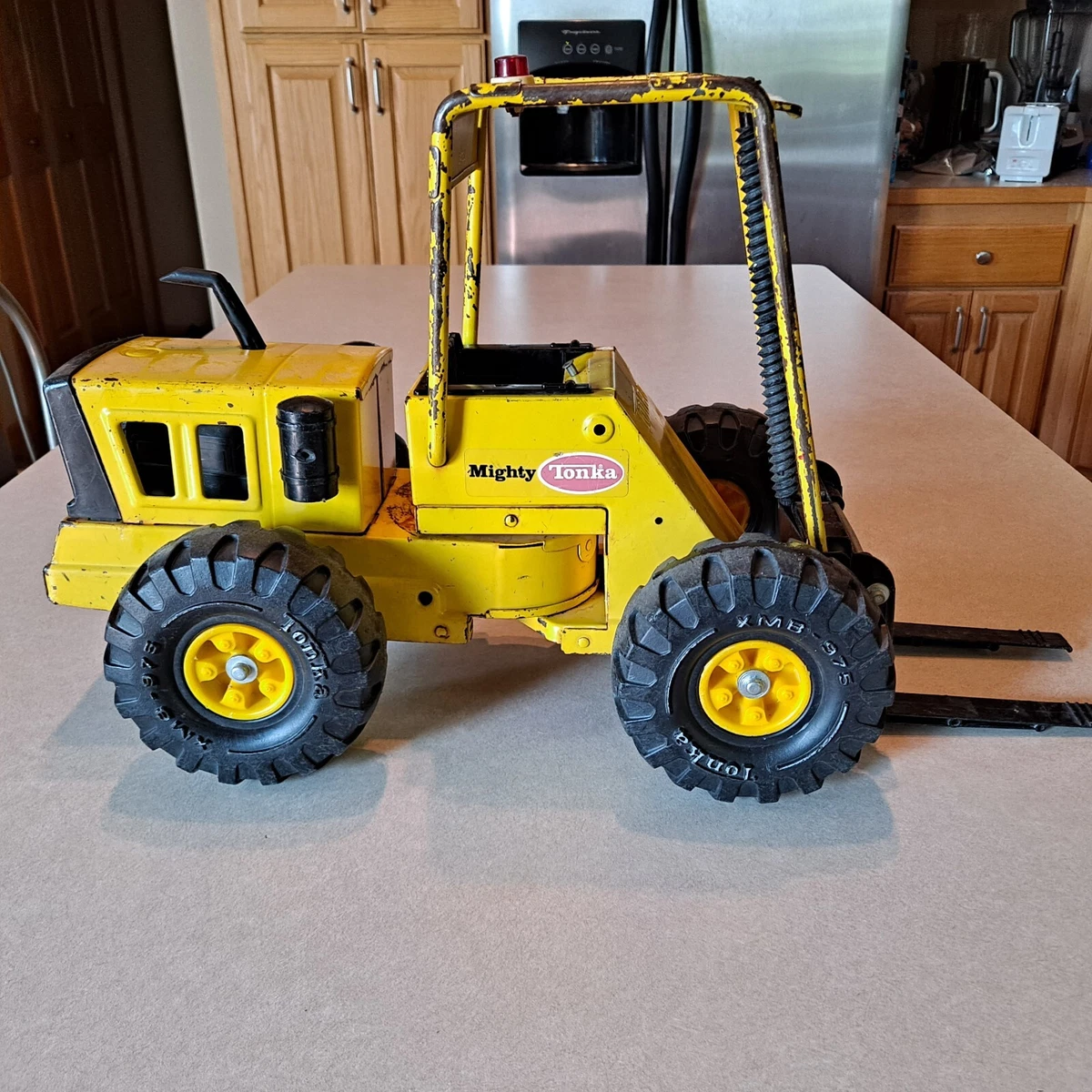Toy forklift tonka hotsell