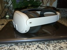 Meta Quest 3 128gb Vr Headset With Pro Strap