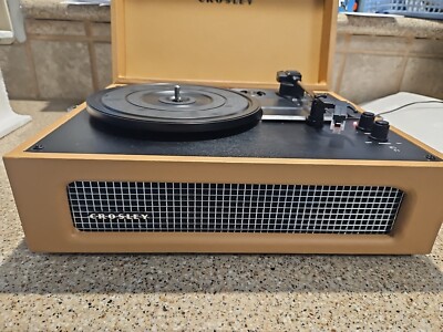 Crosley CR8017AB-TA Voyager Vintage Portable Turntable - TAN Tested Works. 