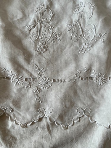 Antique French Linen Sheet - Huge Monogram "BL" - White Embroidery - Scallops - Picture 2 of 19