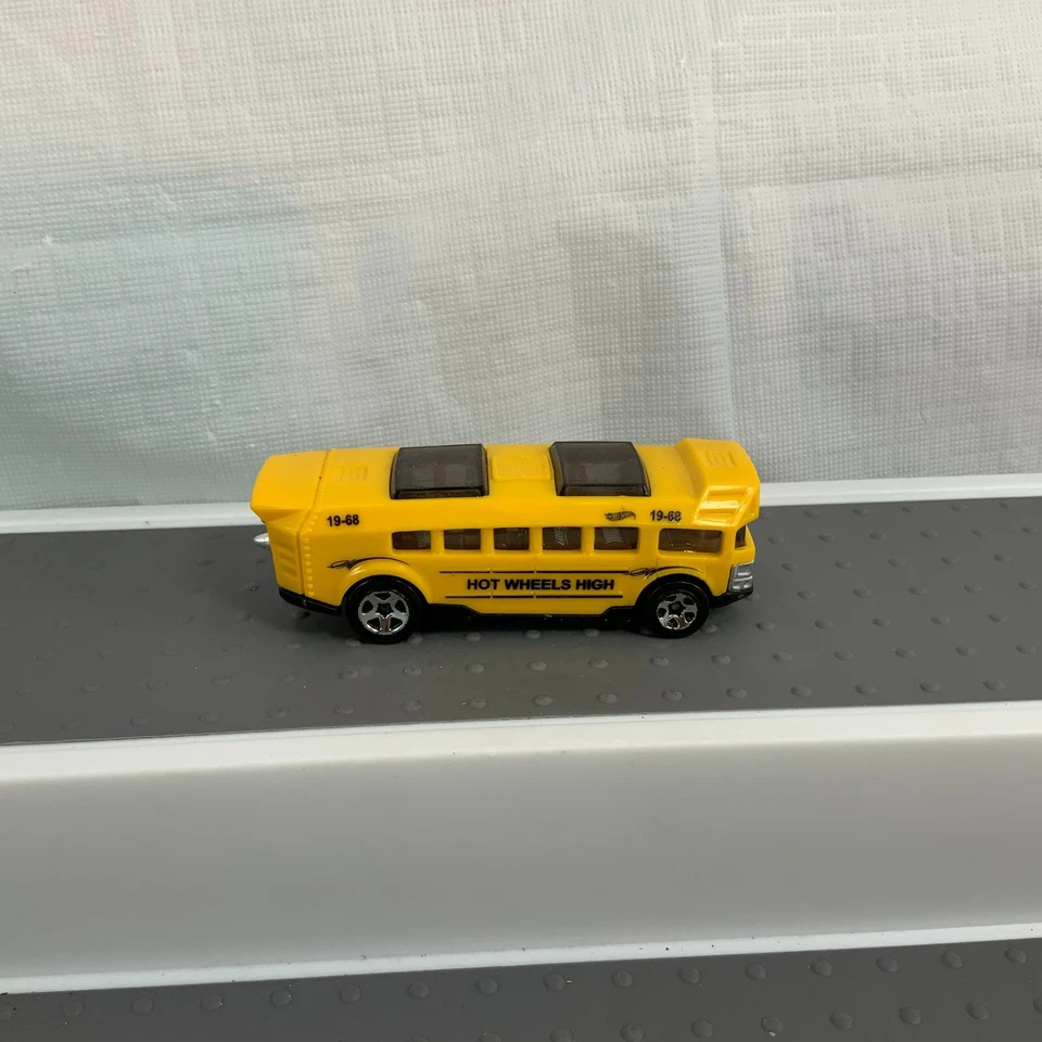 Autobús fundido a presión Hot Wheels HW Racing Thrill Racers Hot Wheels High Jet Foto 3 de 4