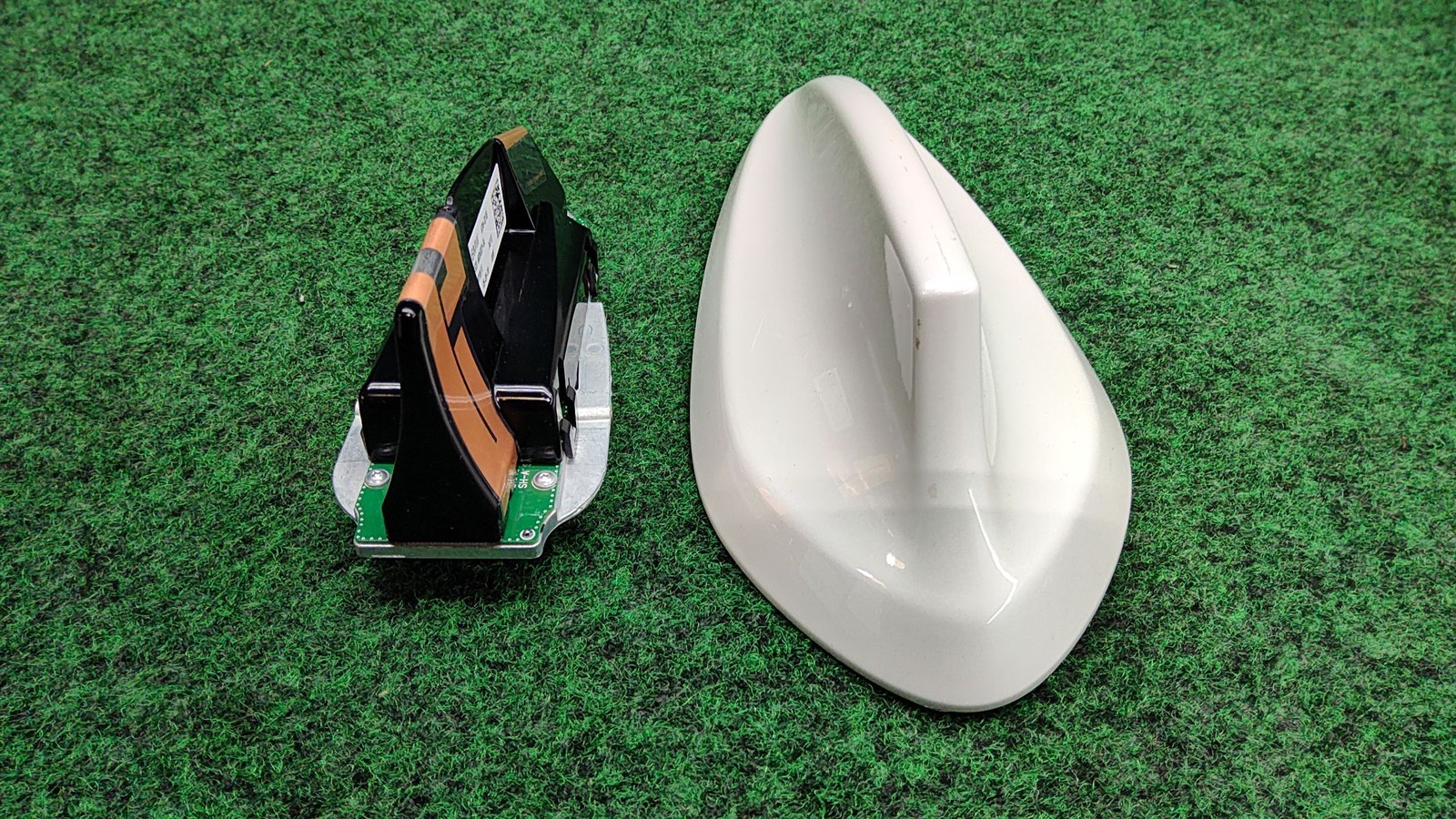 2018-2022 BMW 330i Roof Antenna Mineral White A96 OEM 65209371344 65206826327