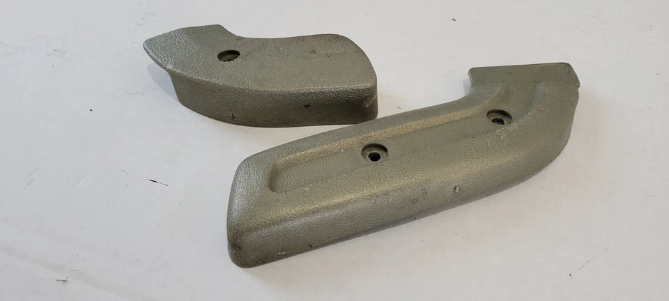 Ford Mustang Cougar Fastback 1968-69 cupé LH verde asiento bisagra cubiertas Fomoco Foto 3 de 4