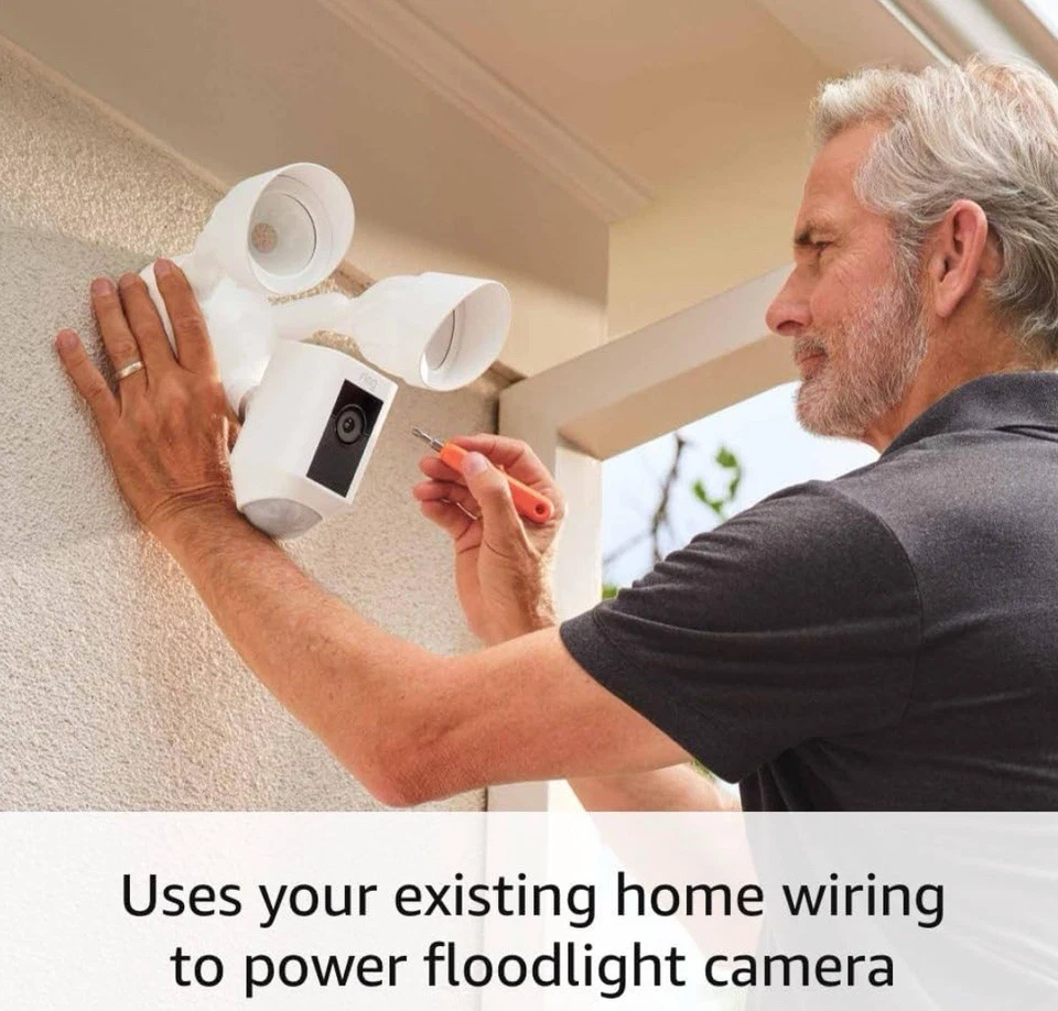 Cámara de videovigilancia Ring Floodlight Cam con cable Plus para exteriores 1080p HD negra Foto 4 de 4
