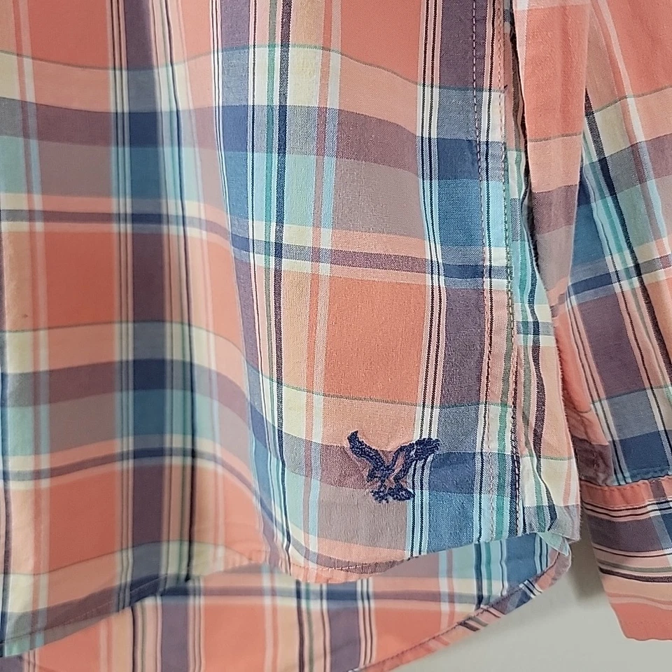 Camisa informal American Eagle para hombre con botones mediana a cuadros manga larga logotipo Foto 3 de 4