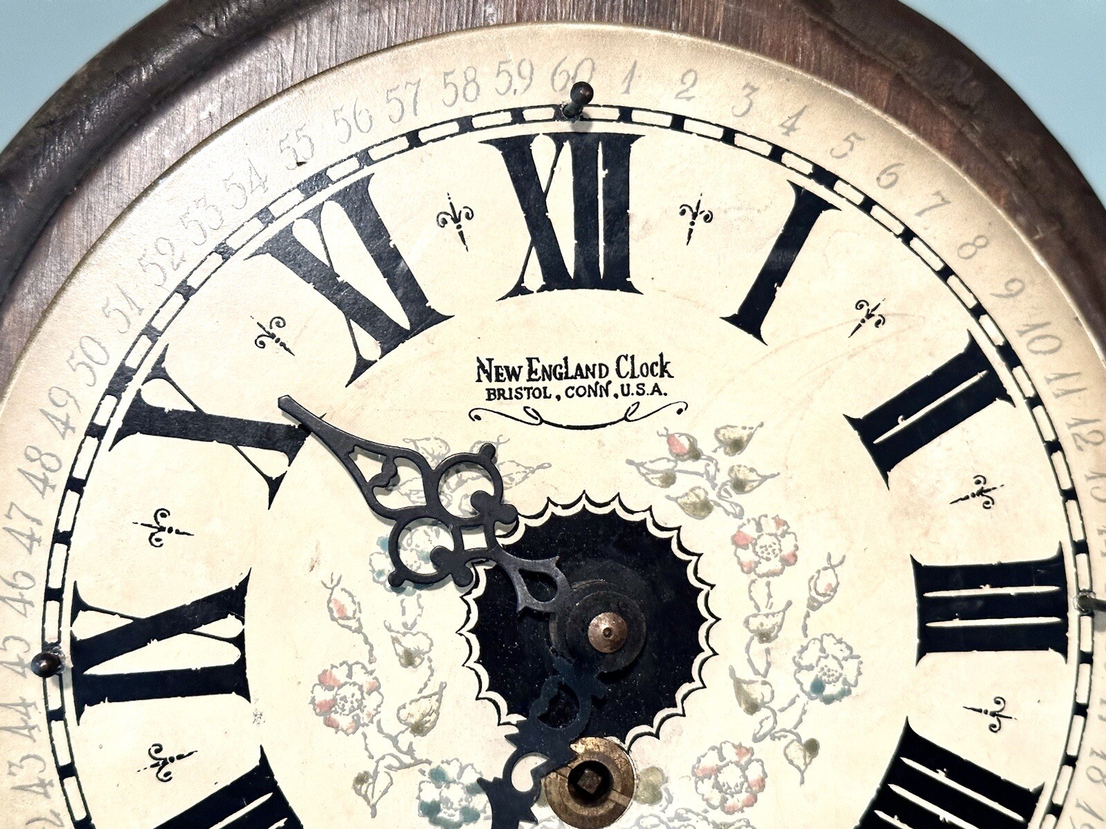 Vintage Antique New England Clock Bristol Conn Wood Metal Eagle Top