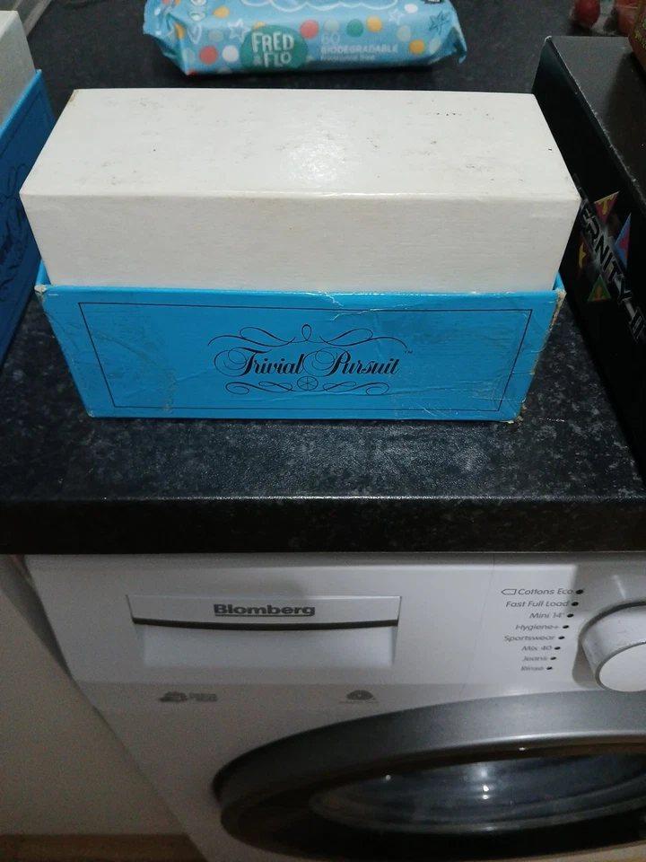 YOUNG PLAYERS  EDITION TRIVIAL PURSUIT CARDS - Additional 500 Spare Cards - Image 2 of 4