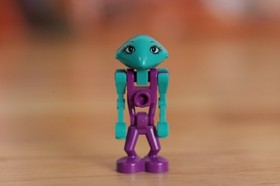 LEGO LIFE ON MARS 7317 Aero Tube Hangar - 100% complete w/ box and manual