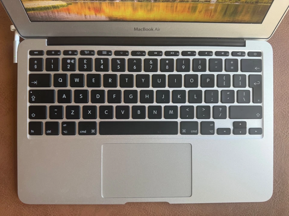 Apple MacBook Air 11" 2011 · i5 · 4GB · 128GB, photo 2 of 5