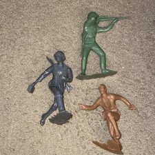 Lot of 3 Vintage1960's Louis Marx 6" Army Men Jagged Bottoms