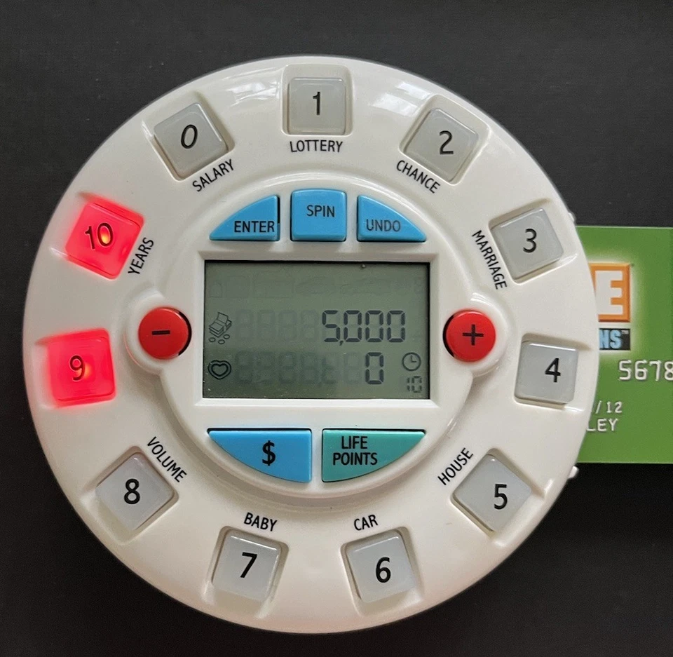 The Game of Life Twists & Turns Repuesto LIFEPod Con Las 4 Cartas de Juego Funciona Foto 2 de 2