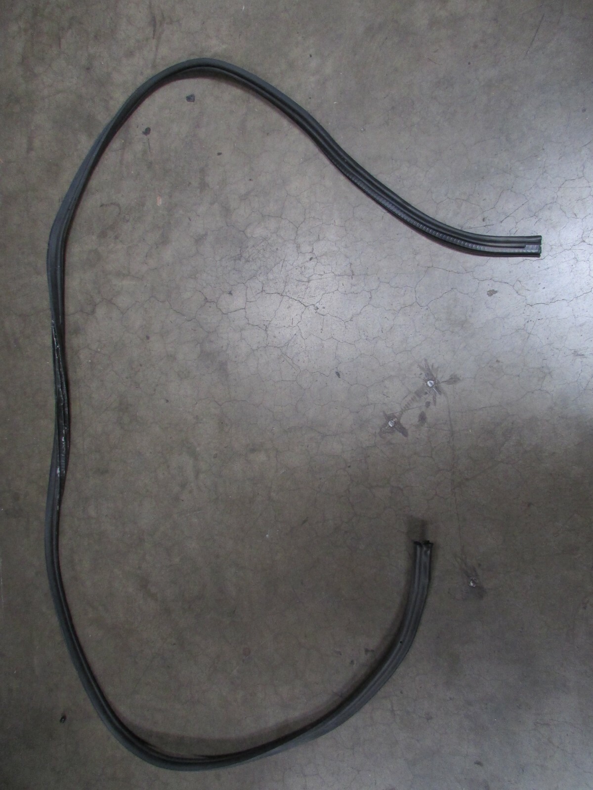 Ferrari California T, Trunk Rubber Weather Strip Molding, Used, P/N 85156500
