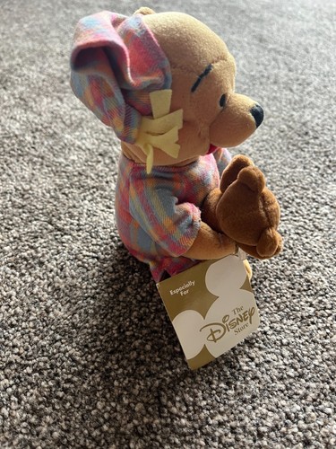 Disney Store Winnie The Pooh Ropa de Noche Sosteniendo Peluche Juguete Suave Gorro Peluche 15 cm - Imagen 2 de 2