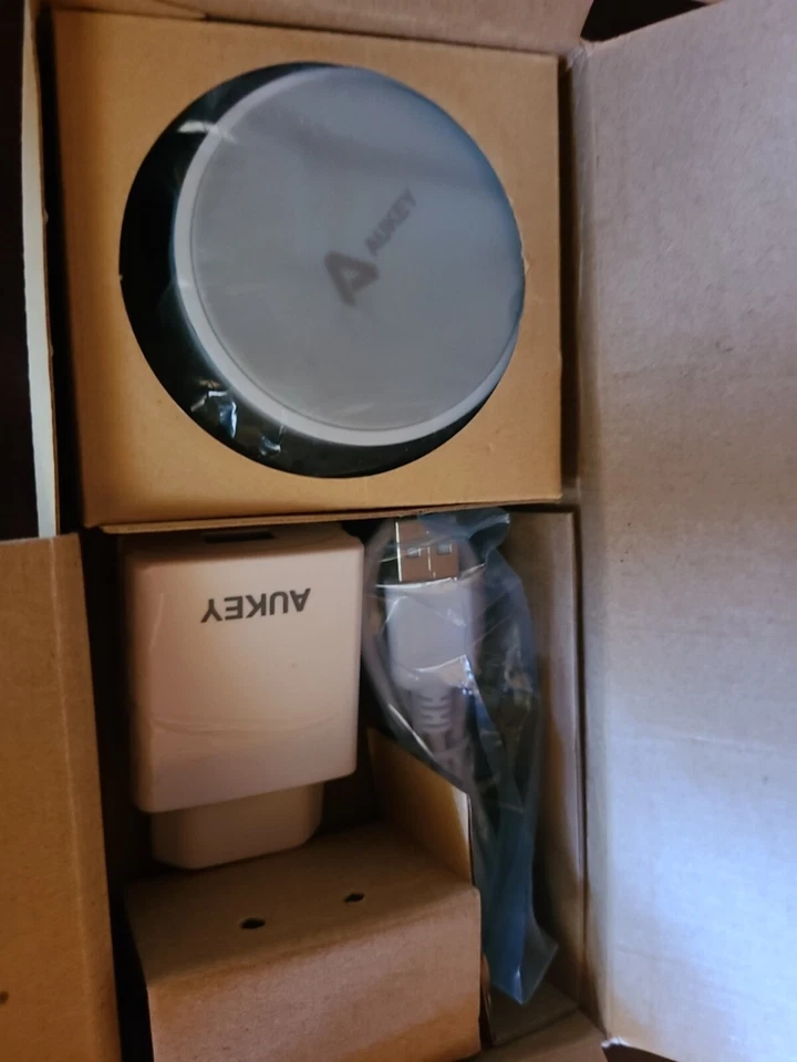 Wireless Charging Transmitter Aukey Q19 White Weiß Für QI Standard Receiver - Bild 2 von 2