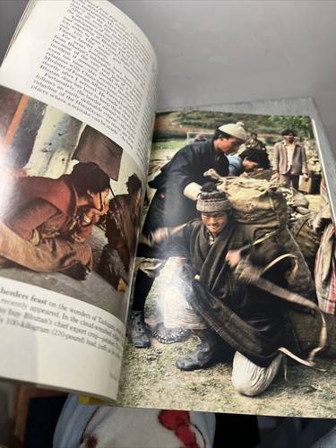 National Geographic Magazine November 1976 Outlaw Trail - Vintage Collectable - Picture 15 of 24