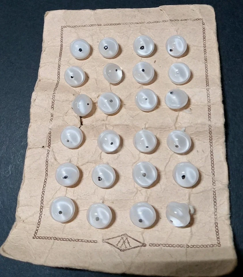 24 botones antiguos de vidrio abovedado blanco Foto 2 de 4