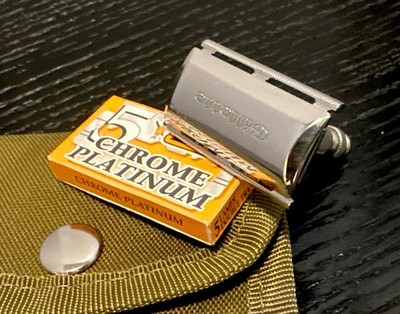 Gillette Ball End Tech Safety Razor Travel Kit/1966 L1/41 grams/New Case