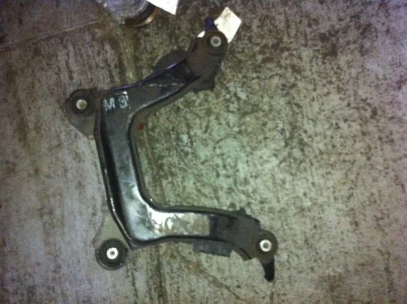 travesaño trasero BMW M3 95-99/marco K Foto 3 de 4