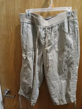 WOMAN'S GLORIA VANDERBILT CAPRI PANTS TAN SIZE 10 POCKETS ELASTIC WAIST