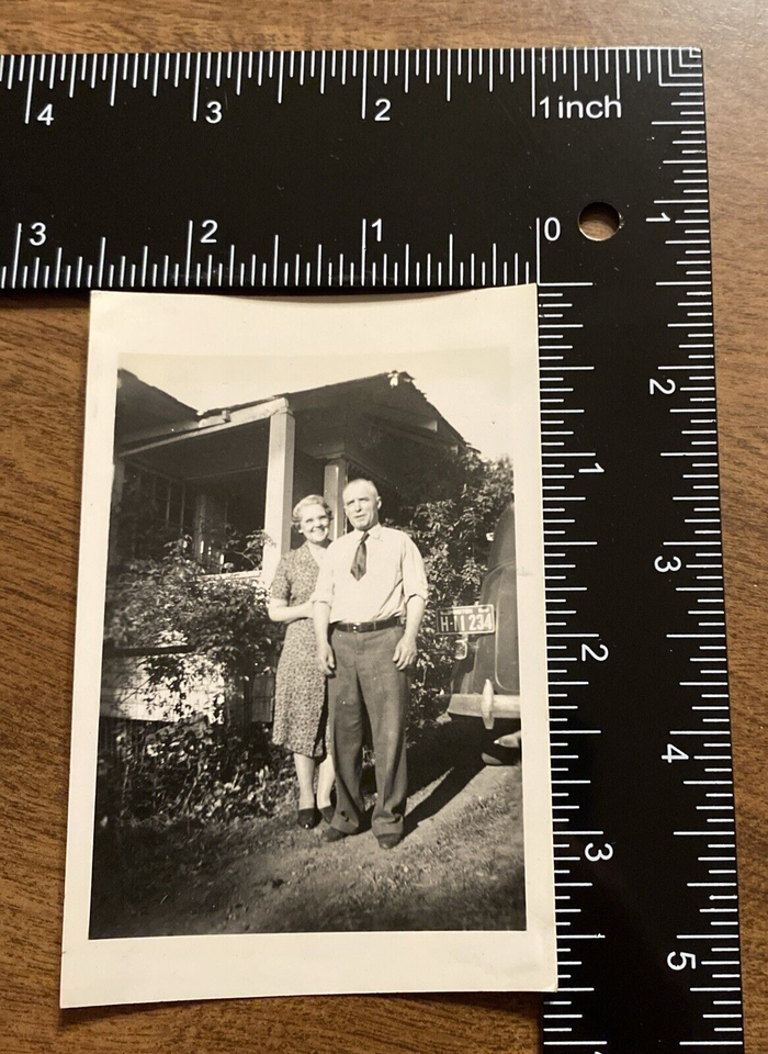 Vintage 1940s Car w/ Washington State License Plate People Original