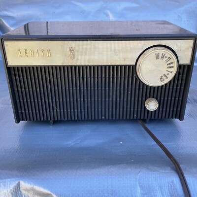 Vintage Zenith Tube Radio AM Model 5F05 Black  untested