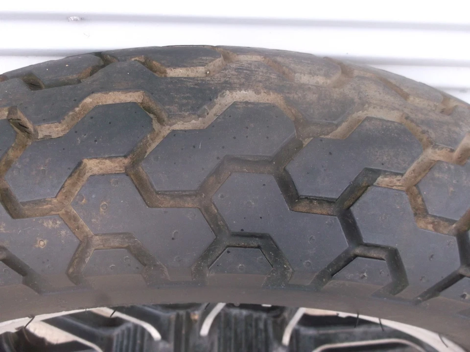 Rueda trasera Honda CB650SC Nighthawk 1983 Foto 3 de 4