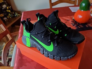 nike metcon free triple black