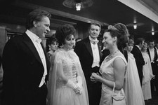Princess Margaret Chatting Richard Burton & Wife Elizabeth Taylor Roy 1967 PHOTO