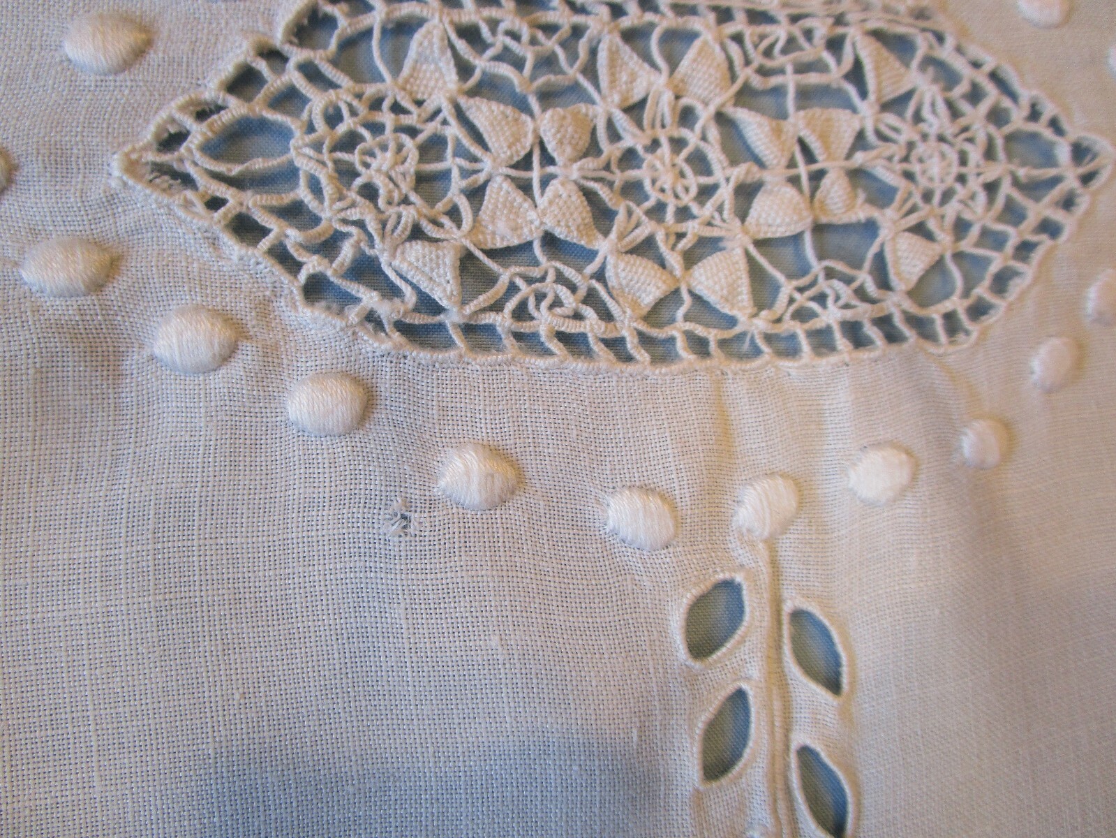 Vintage Hand made Lace Linen Tablecloth Italian Whitework  Bridal 35" sq 90cm