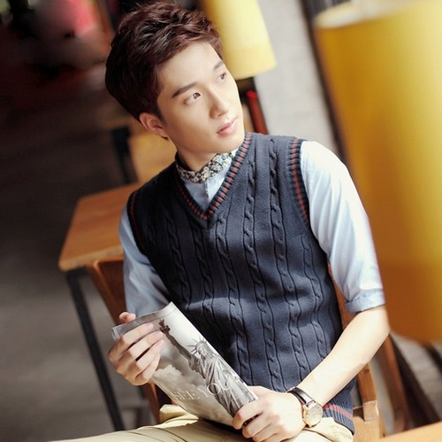 New Men's Fashion V-neck Screw thread 