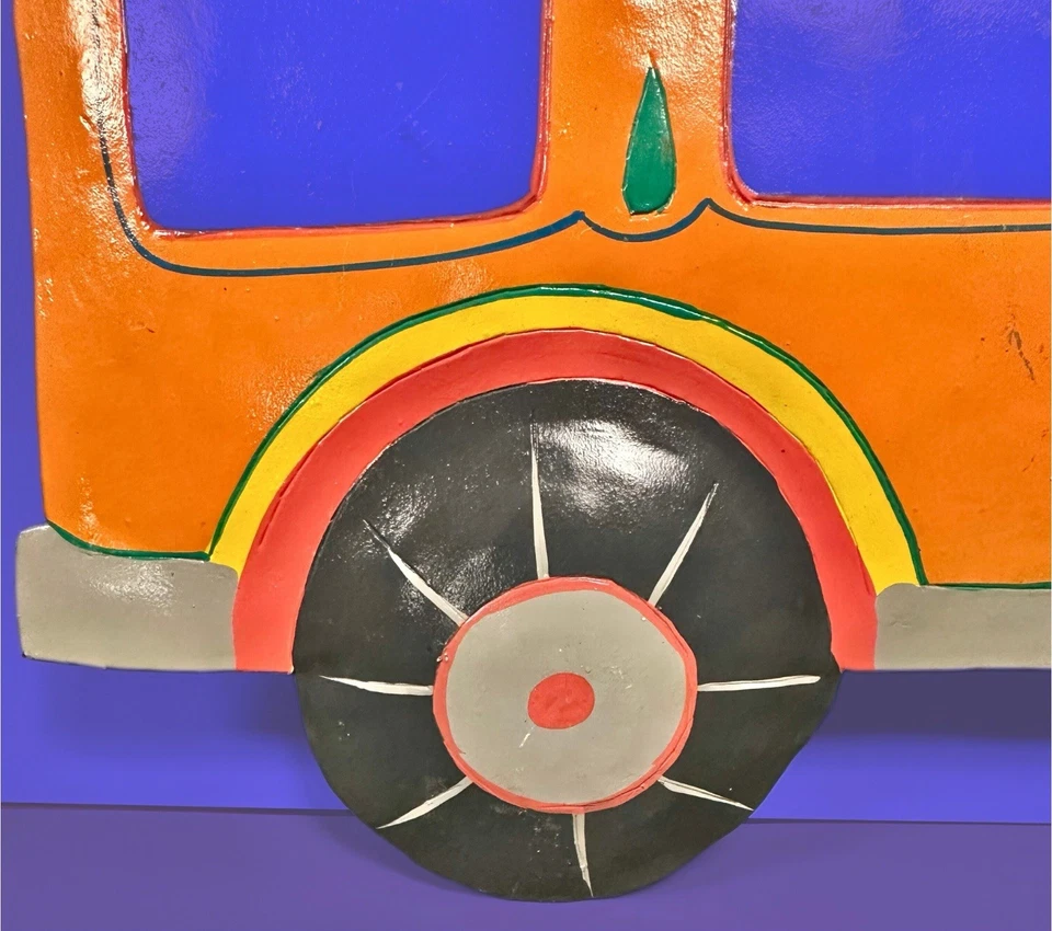 Arte de pared de metal haitiano hecho a mano grifo autobús arte popular escultura Foto 2 de 4