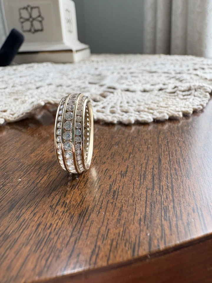 Anillo de alianza de aniversario de boda de circonita cúbica Diamonique de oro amarillo de 14 k 3 filas 3,65 g tamaño 6,5 Foto 2 de 4