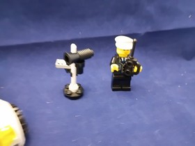 LEGO CITY: Police Car (7236) Used 100% complete w/instructions.  W/ Original box