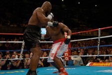 Danny Williams white trunks and Mike Tyson black trunks fights eac- 2004 Photo 9