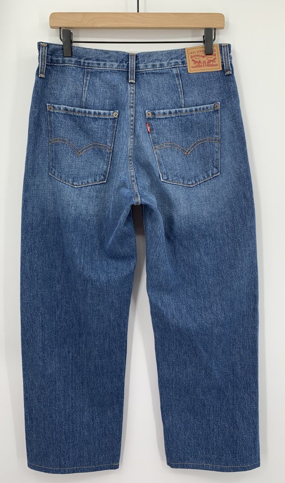 Levis Jeans Womens 28 Blue 94 Baggy Wide Leg Denim Pants Medium Wash thumbnail 2