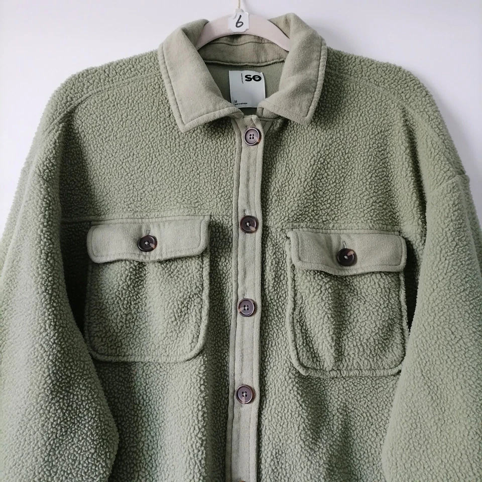 Chaqueta básica de vellón con botones verde oliva So Goods For Life para mujer talla M Foto 2 de 4