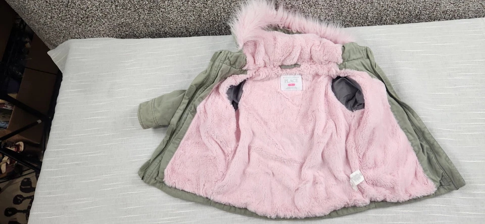 Abrigo de invierno The Children's Place verde/rosa para niños pequeños unicornios de piel sintética talla 2T Foto 4 de 4