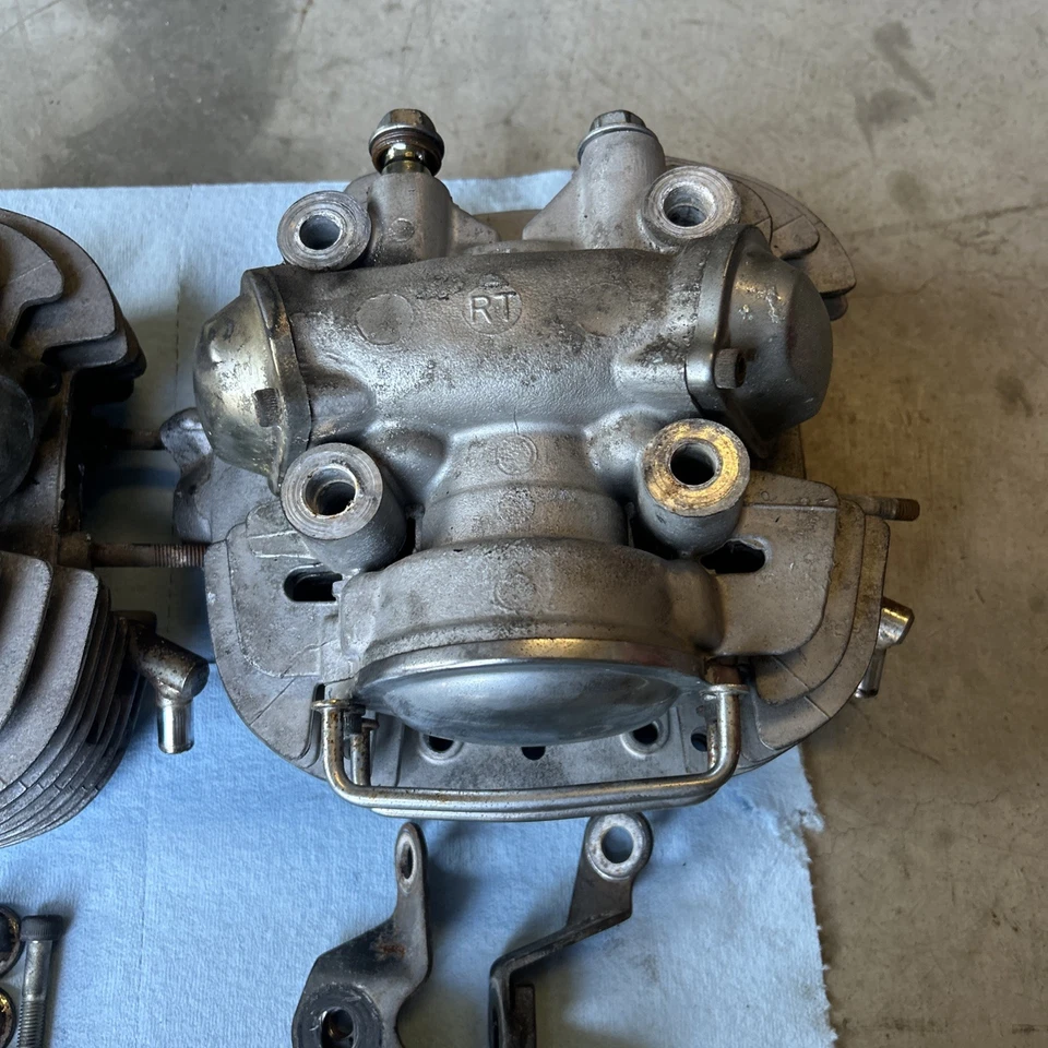 Yamaha Virago 750 XV750 1988-1997 culatas delanteras traseras árboles de levas y válvulas Foto 3 de 4