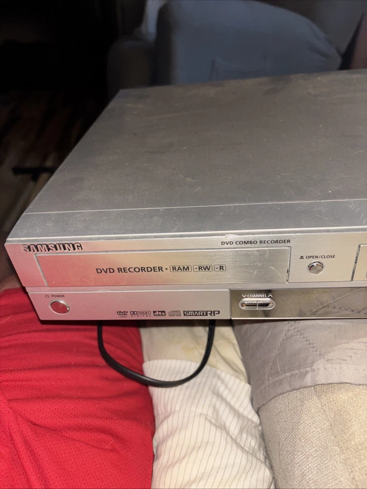 Samsung DVD-VR300A Grabadora DVD VCR Combo Reproductor VHS Convertidor Funciona #0905 Foto 3 de 4