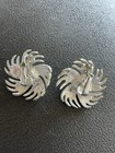 Sarah Coventry Signed Vintage Silver Tone Clip-On Pearl Earrings — photo 5