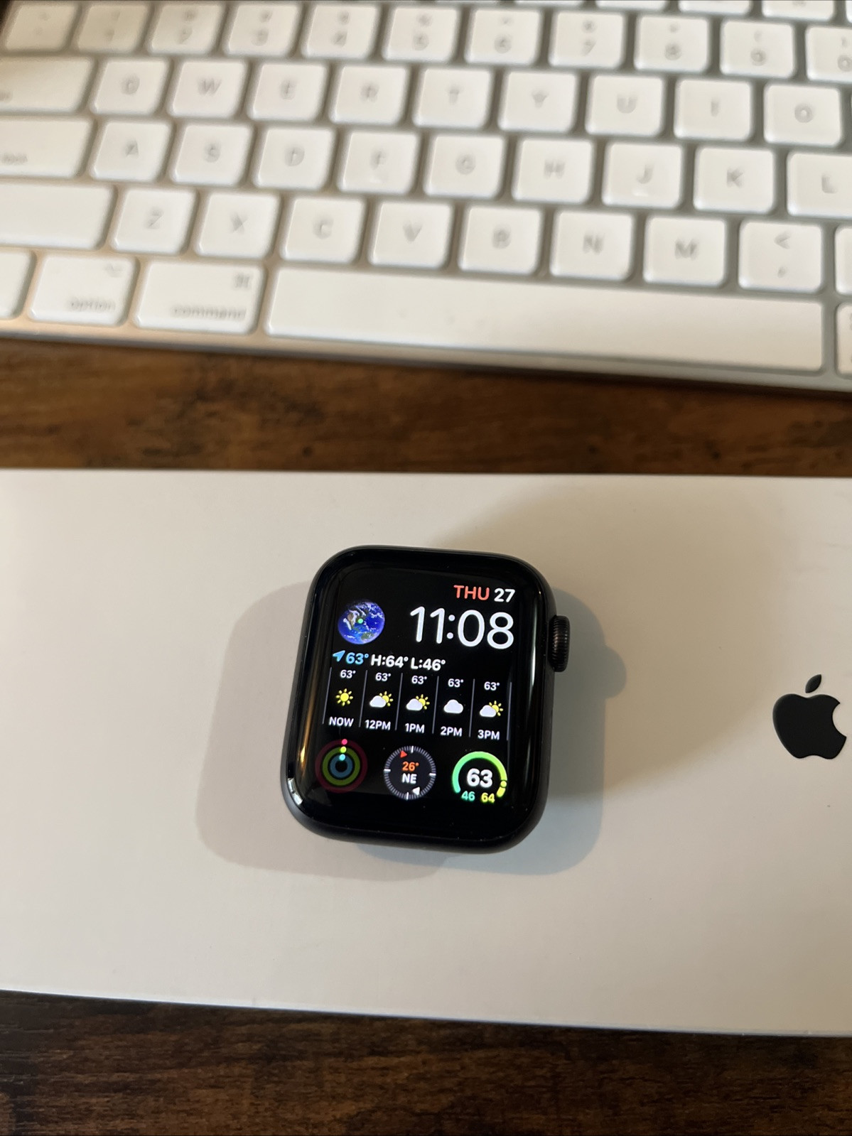 Apple Watch SE 40mm Space Gray Aluminum Case GPS Smartwatch-image
