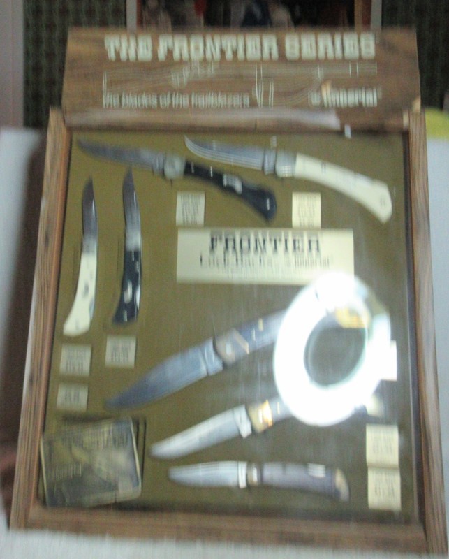 Frontier Counter knife display case 7 knives with prices never used