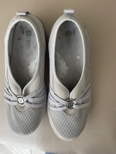 Bzees Niche Slip On Flats Women 7.5 W - Beige