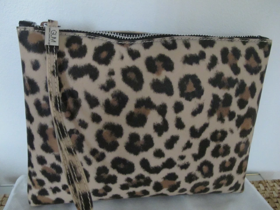 Gianni Chiarini Italia GUM Animal Print Clutch Beige y Negro 11.5”x9”x1” Foto 3 de 4