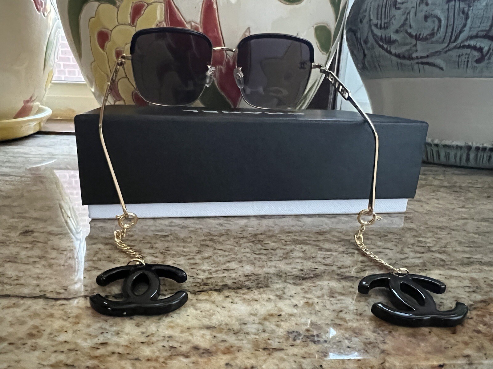 Chanel sunglasses With CC logo