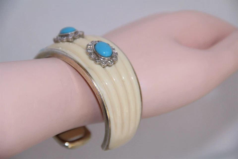 Brazalete Miriam Salat Turquesa Cabujón Resina Plata de Ley Circonita Cúbica Foto 4 de 4