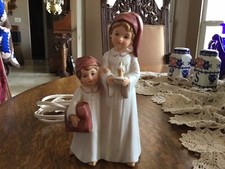 Porcelain night light (two children holding candle)