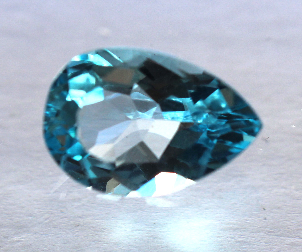 Topaze Bleue du Brésil d'exception 7.99 ct de qualité gemme supérieure