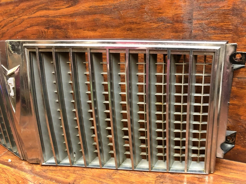 Pontiac Bonneville, Catalina: solo 1981, parrilla delantera cromada, fabricante de equipos originales Foto 4 de 4